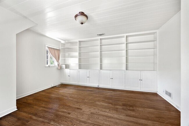 Building Photo - 610 Rathervue Pl