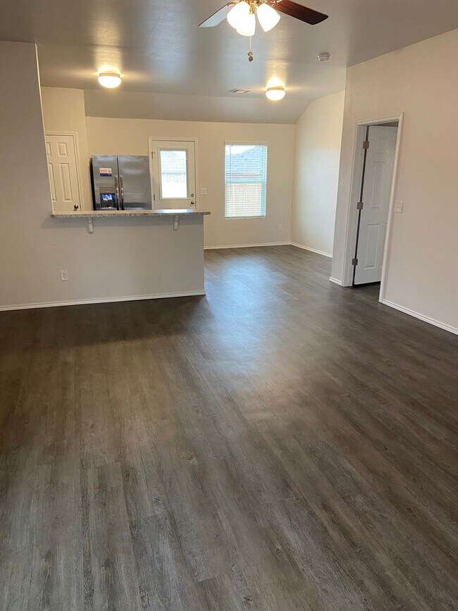 Building Photo - Now Pre-Leasing! Your New 3-Bedroom, 2-Bath Home Awaits in Hollow Brook
