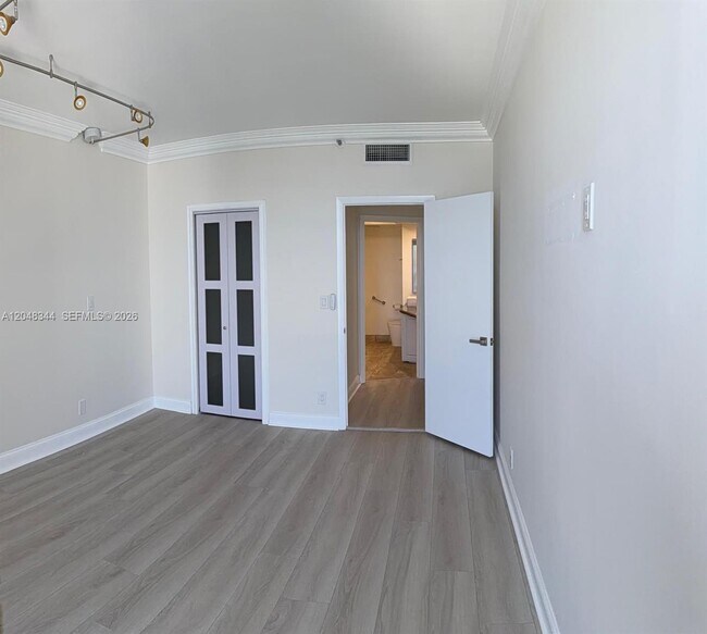 Building Photo - 20281 E Country Club Dr