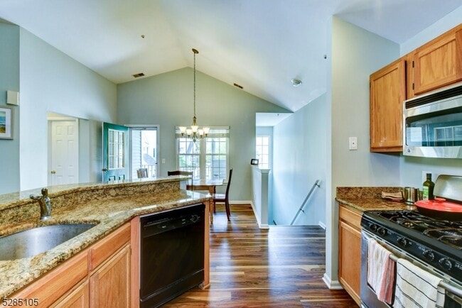 Building Photo - 5803 Tudor Dr