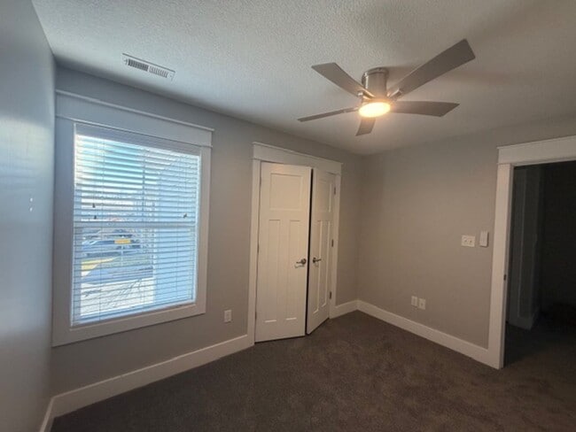 Building Photo - Portlock Square