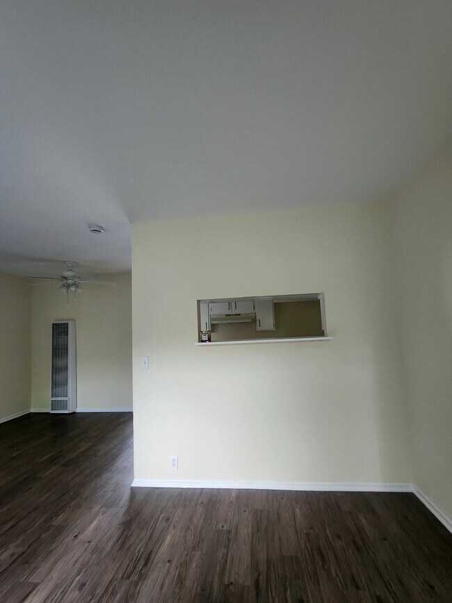 Building Photo - 12745 Vanowen St