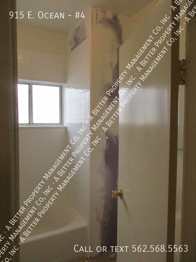 Building Photo - 915 E. Ocean-#4