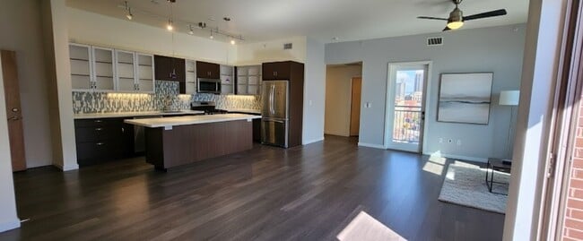 Primary Photo - Modern 2 Bed/2 Bath Condo in Vibrant Fort ...