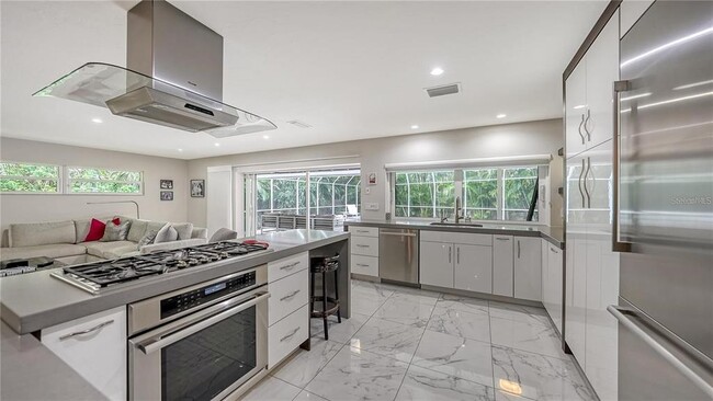 Building Photo - 245 Bird Key Dr