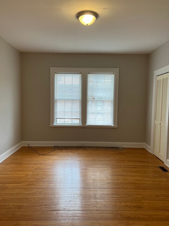 Building Photo - 815 W Johnson St