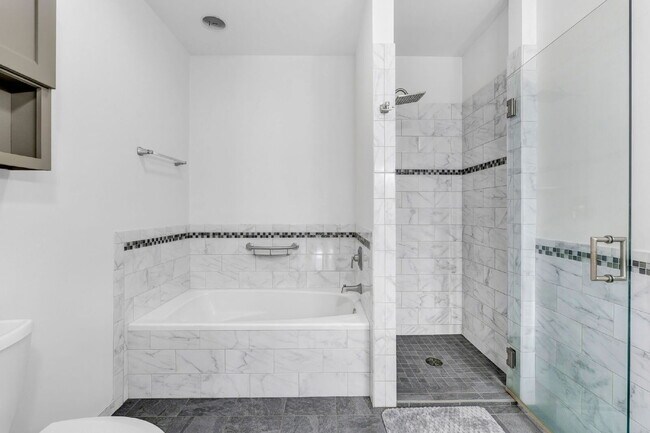 Building Photo - Luxury Condo for Rent – Franklin Place, Bangor