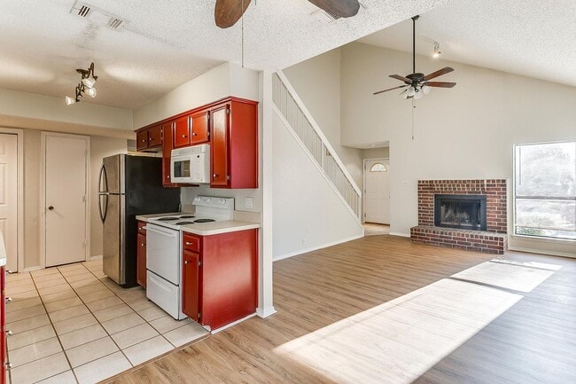 Building Photo - Great 2 Bed 2 Bath Townhouse in S Arlington- 76017