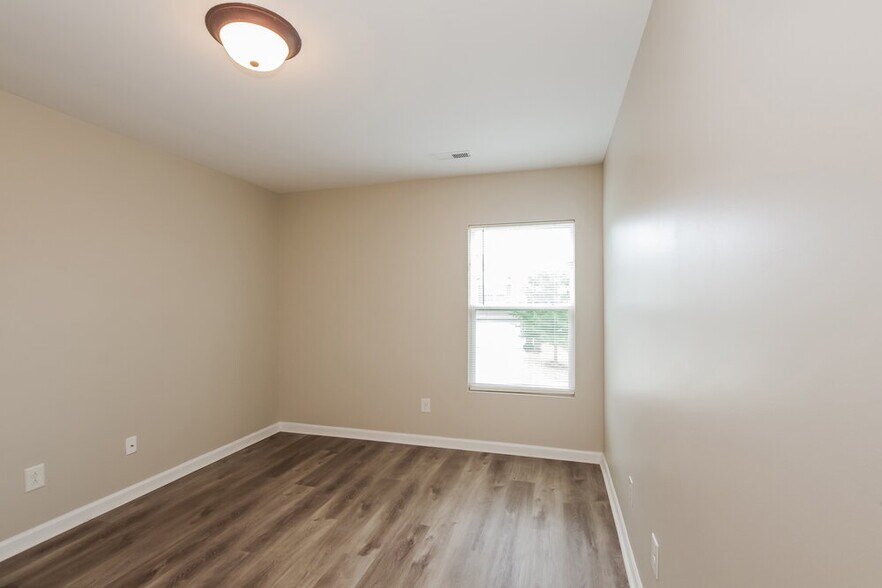 Building Photo - 3636 Ernie Dr