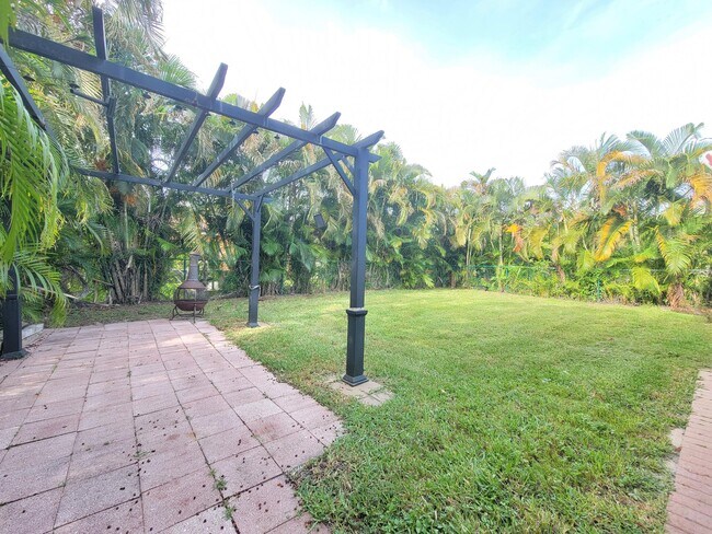 Building Photo - 5344 Edenwood Ln