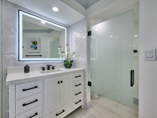 Building Photo - 5051 N Hwy A1A