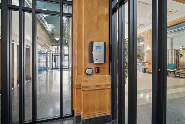 Building Photo - 400 Walnut St