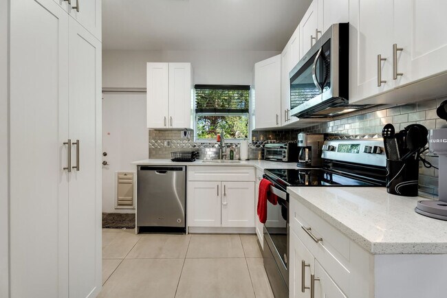 Building Photo - 1526 SW 20th Ave