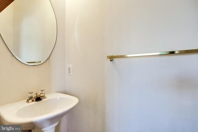 Building Photo - 100 Penwick Cir