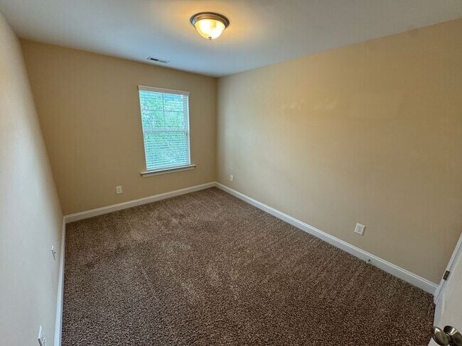 Building Photo - Spacious Durham Townhome Minutes from RTP ...