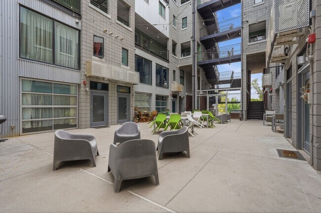 Building Photo - 360 W 300 S