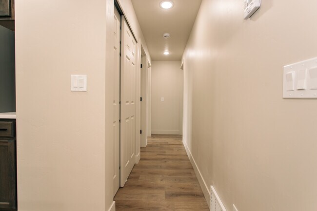 Building Photo - 732 Hislop Dr