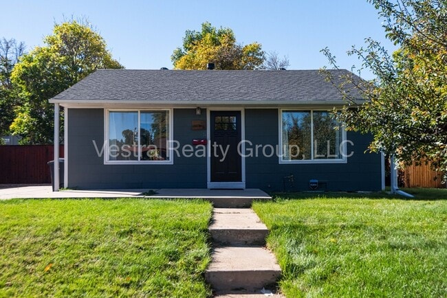 Building Photo - 2245 S King St