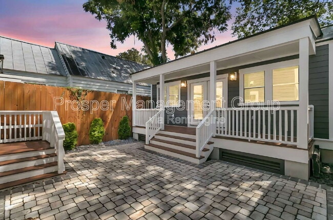 Building Photo - 8 Larnes St