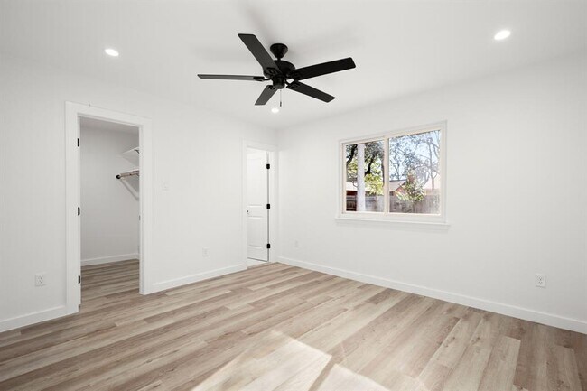Building Photo - 9717 Anderson Village Dr
