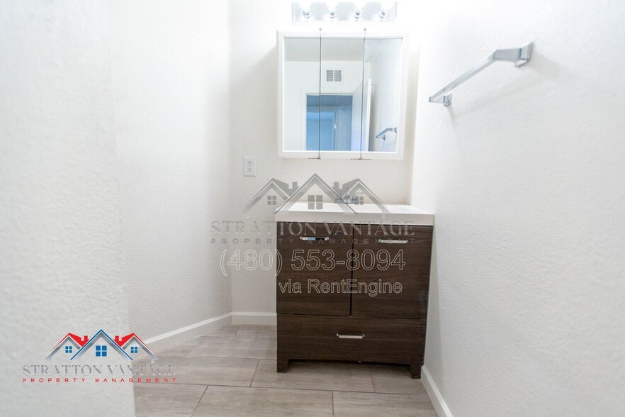 Building Photo - 3410 S Cutler Dr