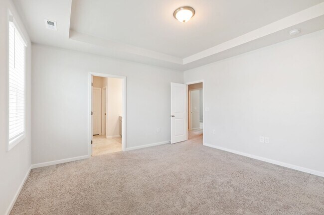 Building Photo - 413 Sunny Flds Dr