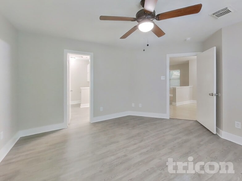 Building Photo - 18167 Woodsdale Ct