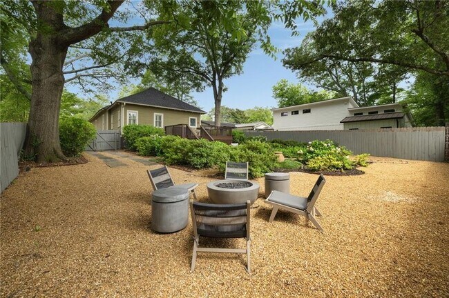 Building Photo - 28 Clay St SE