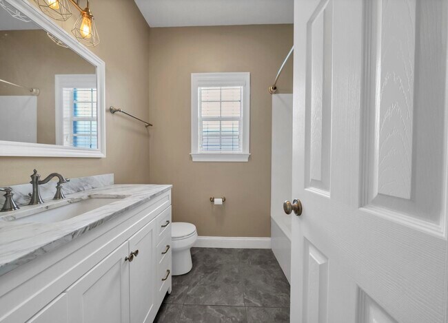 Building Photo - 4469 Parkwood Square