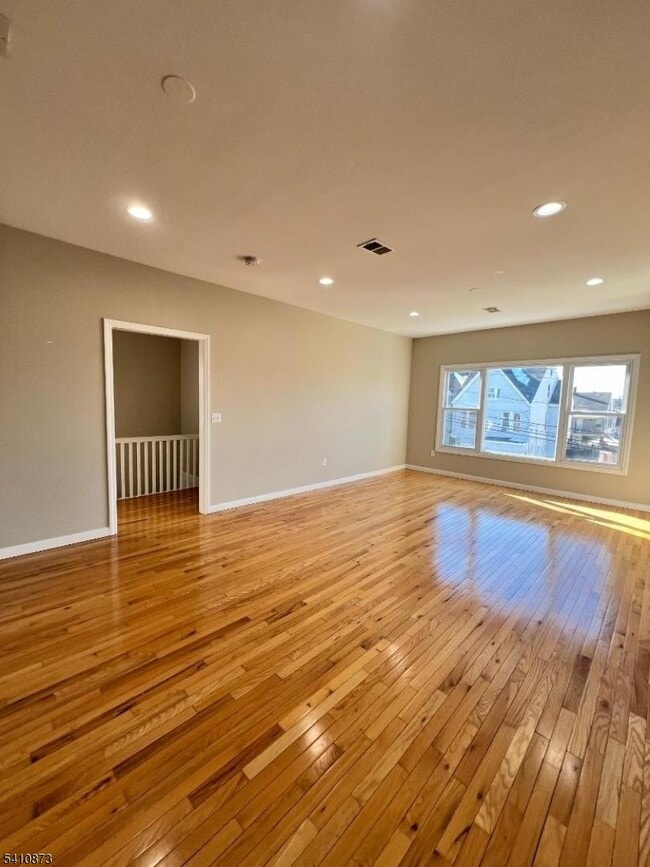 Building Photo - 485 E 27th St