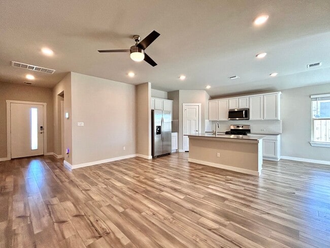Building Photo - Move-In Ready Home with Open Layout & Outdoor Entertaining Space
