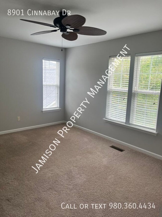 Building Photo - 8901 Cinnabay Dr