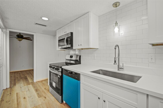 Building Photo - 1334 Country Pl Dr