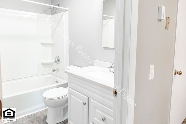 Building Photo - 2 Bedroom duplex available now!