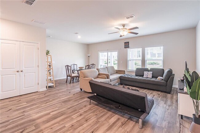 Building Photo - 1452 Villageside Ct