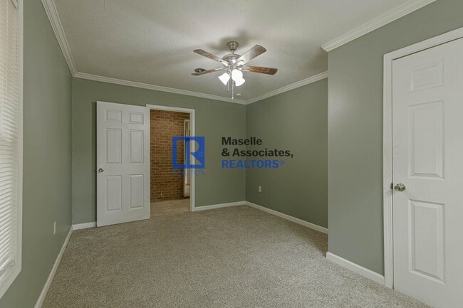 Building Photo - 5 Bedroom/2 Bath Home in Bellegrove Subdiv...