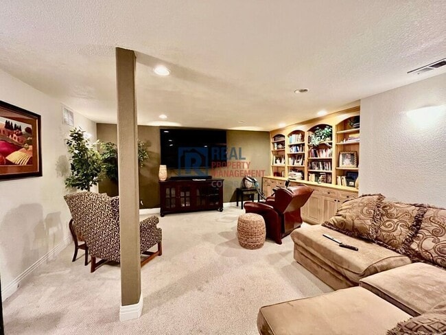 Building Photo - 5638 Red Fern Ct