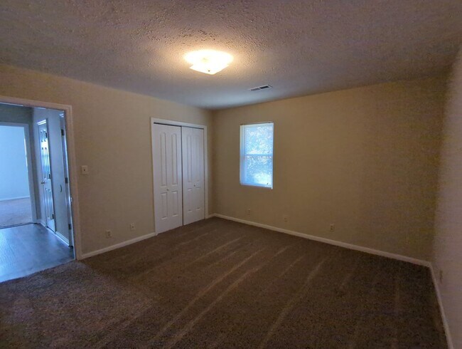 Building Photo - 115 Summerfield Rd