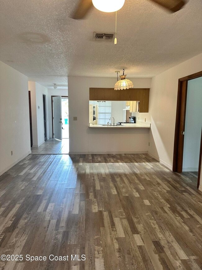 Building Photo - 1610 Santos St SE