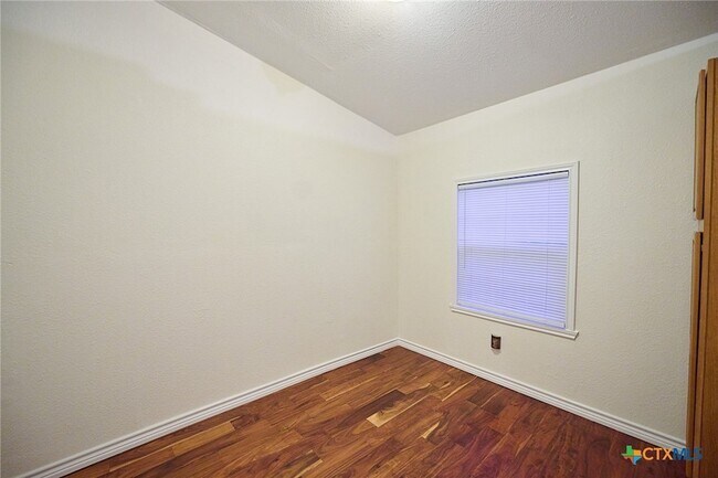 Building Photo - 919 Southside Dr