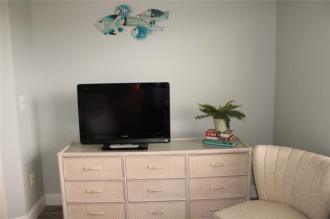 Building Photo - 4240 Ironwood Cir