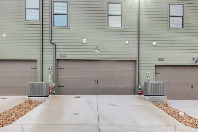 Building Photo - 1001 Lifford Ln