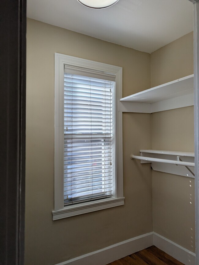 Building Photo - 9 Wall St