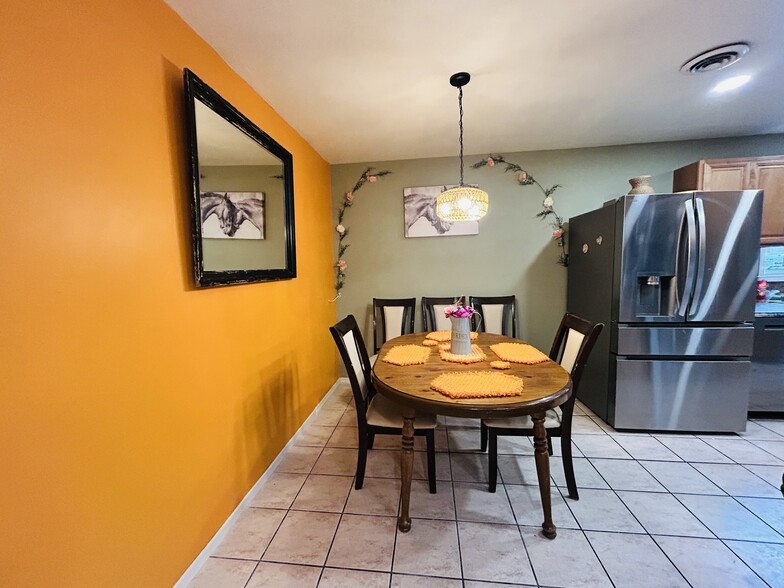 Building Photo - 8871 Belmont St