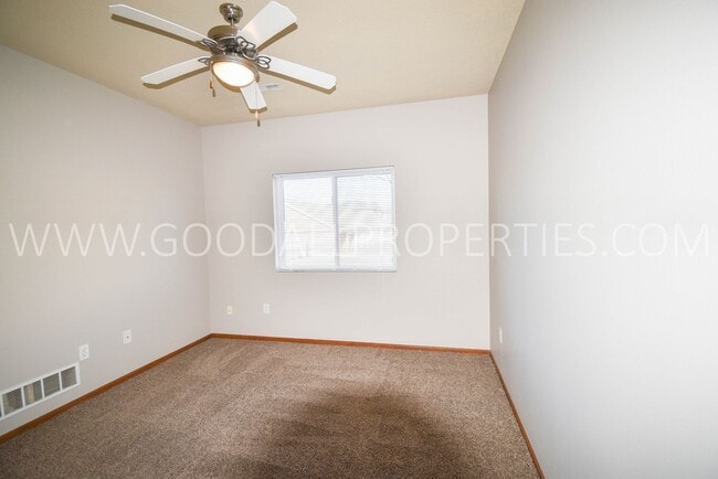 Building Photo - 2 Bedroom 2 Bath Condo on the Ground level with detached garage!