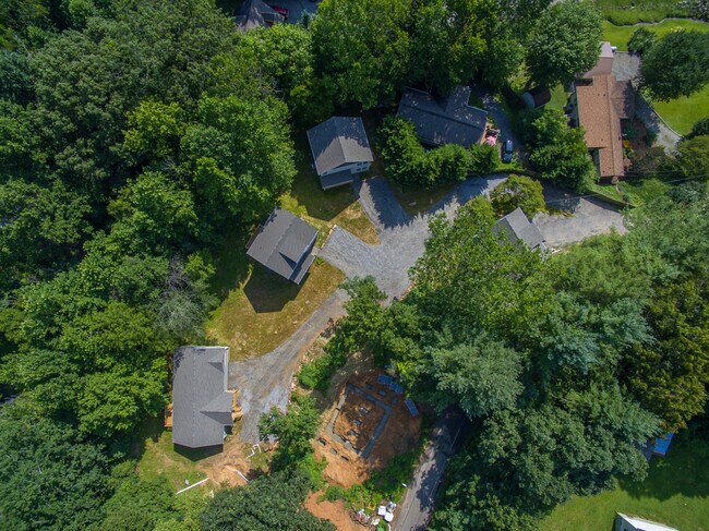 Building Photo - 110 Owens Creek Rd