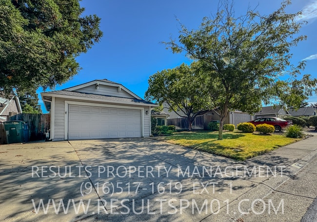 Building Photo - Lovely 3 Bedroom in Great Location!