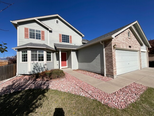 Building Photo - 3 Bedroom Home Available Near N Powers Blv...