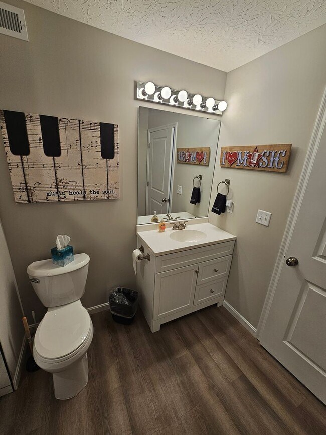 Building Photo - 814 Pierson Rd