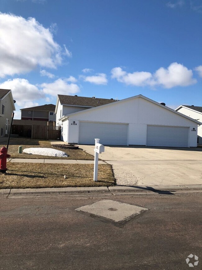 Building Photo - Amber Valley Court Townhome